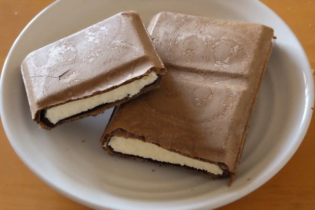 セブンプレミアム　チョコレート＆バニラモナカ2