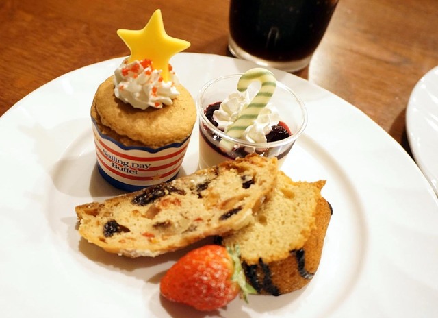 デザートもクリスマスらしくカラフル