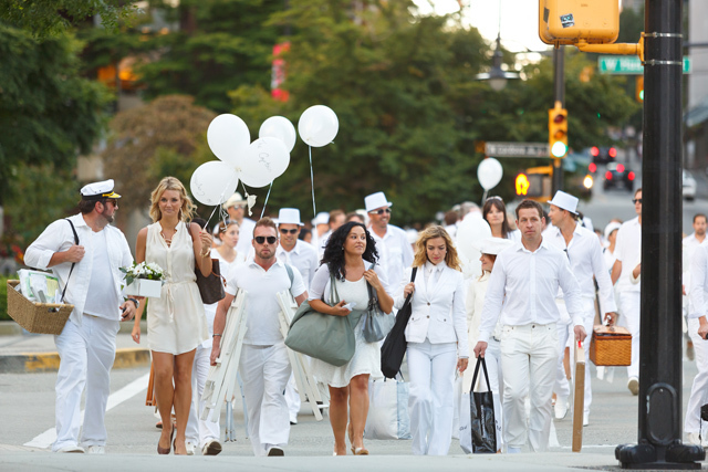 超優雅な“白”で統一されたパーティー「ディネ・アン・ブラン」