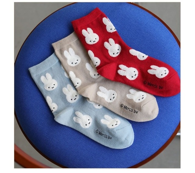 【ミッフィー×靴下屋】「ミッフィーモール総柄ソックス」1,760円/ミントはオンラインストア限定カラー