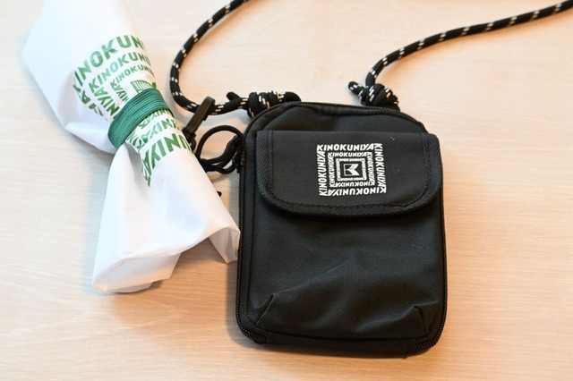 【「MonoMax 2026年5月号増刊」（宝島社）】ちょっとそこまでの外出ならショルダーバッグひとつで、買い物のときはエコバッグをプラス！