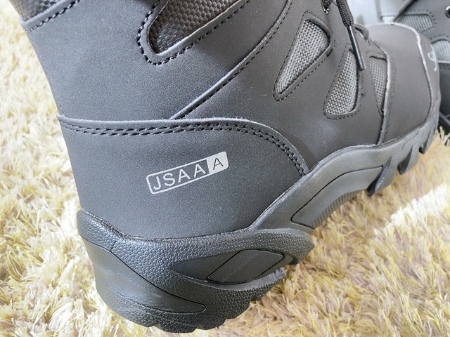 【ワークマン ブレイブセーフティハイカットシューズ】安全性とスタイリッシュなデザインが融合