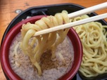 モチモチの麺をスープにドボン！