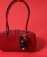 【サンリオ×FREAK'S STORE】“HELLO KITTY”目隠し ぬいぐるみチャーム ¥3,498/カラビナ付きで着脱しやすく、トートやリュック、スマホショルダーなど様々なアイテムに。