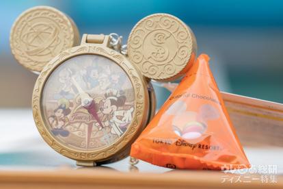 ディズニー　スナックケース 歴代アニバーサリーデザインのコンパスモチーフ！“東京
