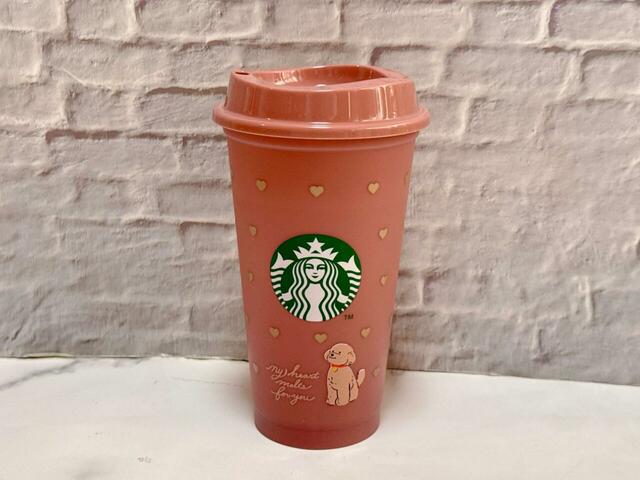 スターバックスのアイコニックなカップを模したデザインの、繰り返し使用できるポリプロピレン製のカップ♪