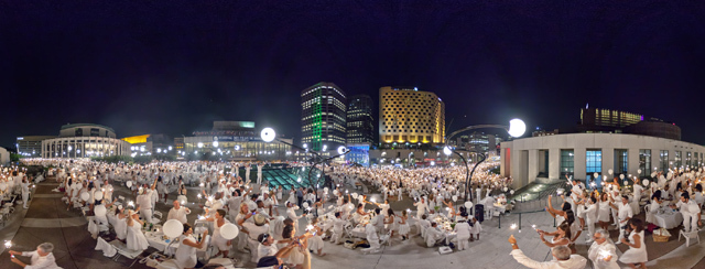 超優雅な“白”で統一されたパーティー「ディネ・アン・ブラン」