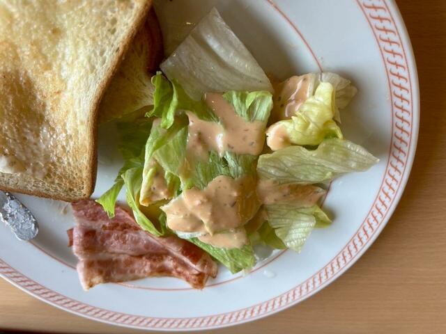 【Joyfull ベーコンモーニング】サウザンアイランドドレッシングがトーストにも合います！レタスもシャキシャキです