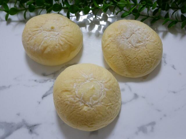 フワモチみにくりーむパン