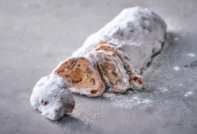 「シュトーレン」＜価格：4,200円（税込）＞【【ヒルトン東京お台場】2025年クリスマスケーキ予約受付中！今年は厳選素材を使った“5万円の至高のケーキ”や“王道ショートケーキ”など、全4種が登場！】