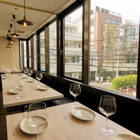 「店舗イメージ」【長さ50cmの一枚麺のサーロイン肉ボナーラ】