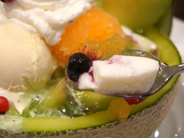 【ロイヤルホスト】「フレッシュメロンボウルパフェ」2,178円