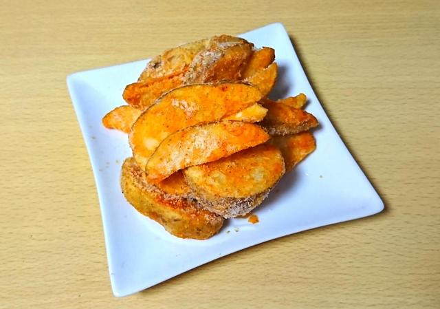 【日本マッケイン・フーズ　スーパーウェッジ（フライドポテト）　2kg　598円】ほんのり赤みがかっており、味付きなのが一目瞭然