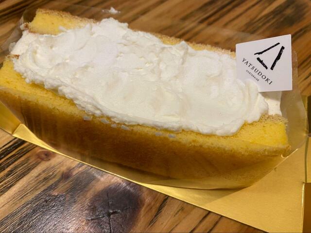 【YATSUDOKI 牛乳と卵とはちみつの生ケーキ】3〜4人で食べると、ちょうど良いサイズ