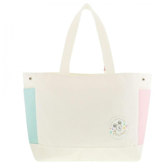 トートバッグ 4,700円｜高さ約31×幅約34×マチ約15cm｜外側に2つ、内側に1つのポケット付き｜「ダッフィー＆フレンズのフロム・オール・オブ・アス」グッズ｜東京ディズニーリゾート40周年“ドリームゴーラウンド”｜発売日：2023年4月10日（月）｜販売店舗：東京ディズニーシー「マクダックス・デパートメントストア」