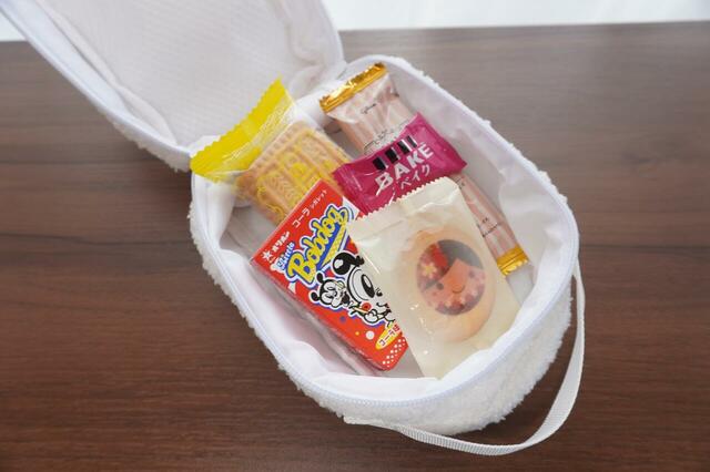 お菓子類の収納にも役立つ