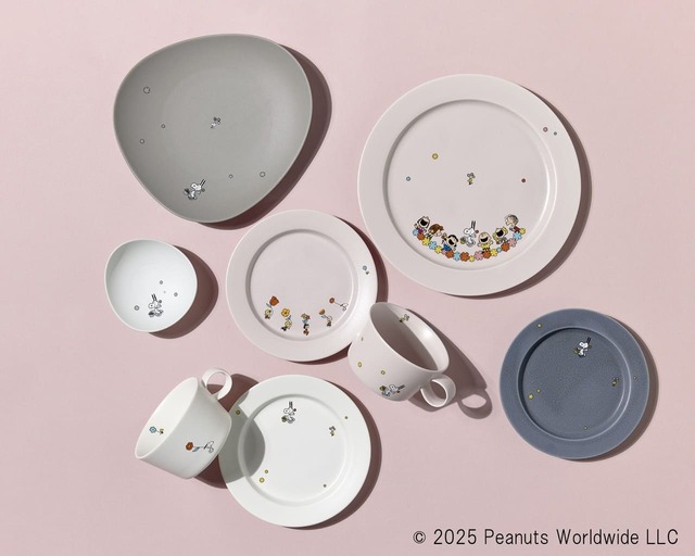 【うめだスヌーピーフェスティバル2025】「ユミコ イイホシ ポーセリン」(左から)SHIONARIプレート19.5 3,630円、SHIONARIアーモンドディッシュ 2,035円、unjourカップM 4,840円、unjourプレートS 3,630円、unjourプレート220 4,620円◎8月13日(水)～26日(火)◎7階 コトコトステージ71【阪急うめだ本店・阪急百貨店オンラインストア限定】