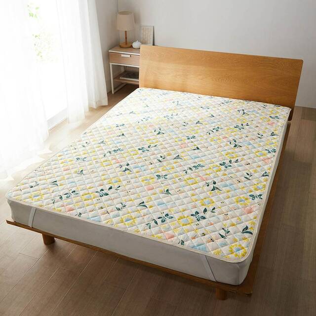 おとな可愛い柄に注目！接触冷感のひんやり敷きパッド｜￥ 1,840～ 3,300 （税込）