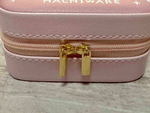 ファスナーで開閉する仕様