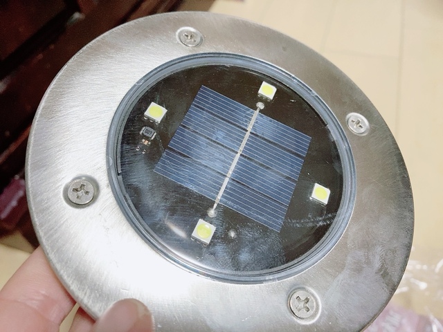 【カインズ 埋め込み式ソーラーライト2個入り】連続点灯時間は6〜8時間（充電満タン時）