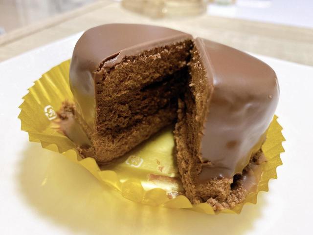 【ファミリーマート ザッハトルテ】価格は税込み298円! これは買わなきゃ損