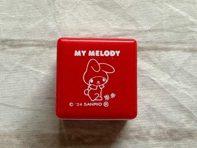 蓋でイラストを確認できます。レッドは「OK」