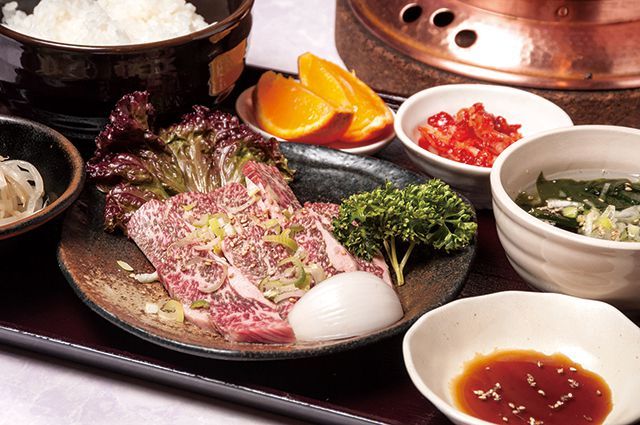 神田・厳選「肉ランチ」／炭火焼肉 東京牧場 神田店　焼肉定食 820円