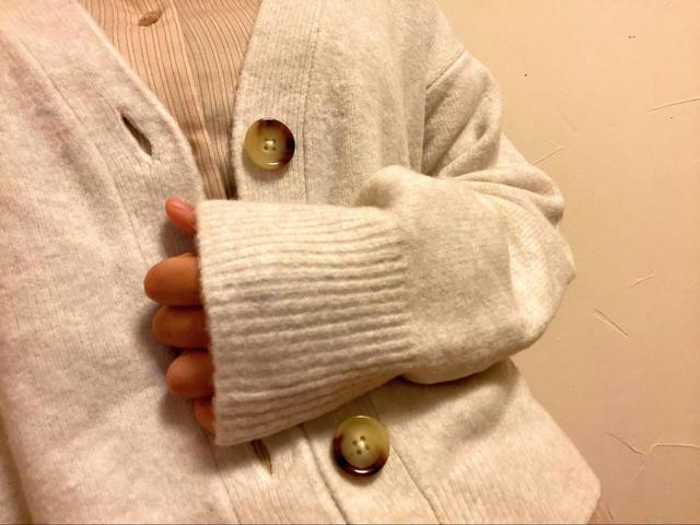 【UNIQLO（ユニクロ） スフレヤーンVネックショートカーディガン】裾は長めです