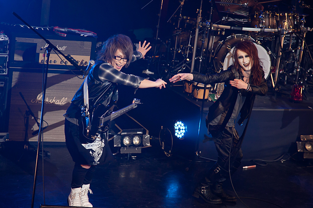 あっつとひもり