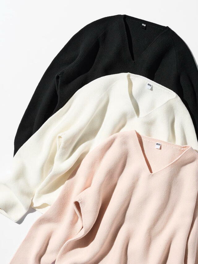 「3DコットンリラックスVネックセーター」2,990円（税込）