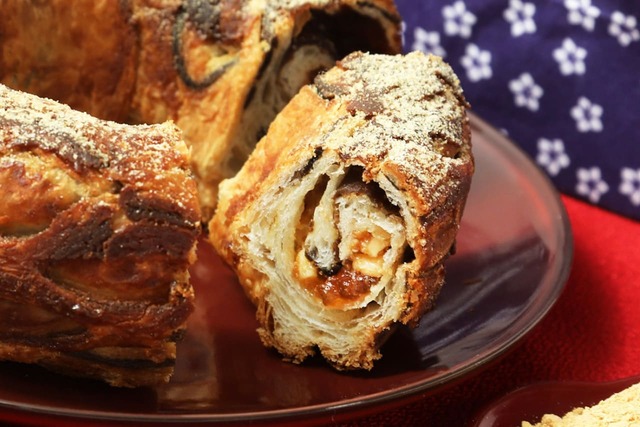 「マジカル桔梗信玄餅リング」黒糖風味のデニッシュ×わらび餅×きな粉