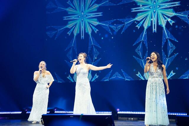 日本・パリ・香港のシンガーが「イントゥ・ジ・アンノウン」を歌唱|D23 Expo 2022ディズニーパークスプレゼン