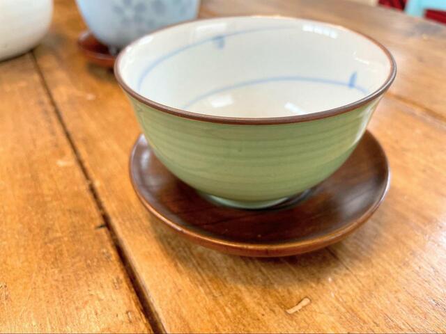 【ニトリ　煎茶湯呑み　緑釉(リョクユウ)】上品な色合いと控えめな柄が大人気