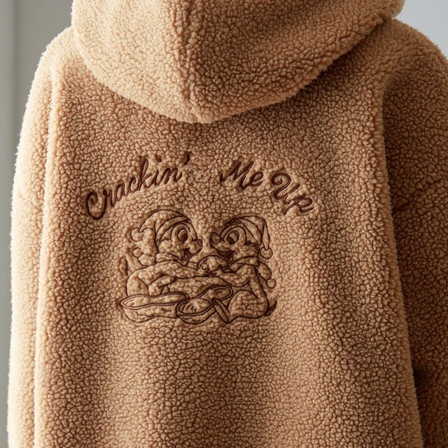 おしりが隠れる丈のボアジップブルゾン「チップ＆デール」｜￥ 8,990 （税込）