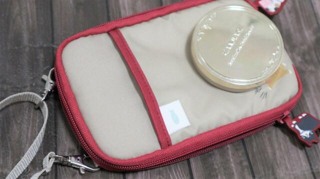 【リヒトラブ にゃんシーン ショルダーポーチ】薄めのフェイスパウダーのコンパクトも入る