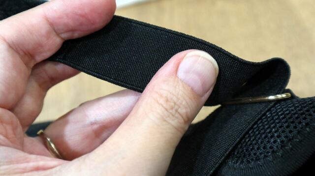 【GLOBAL WORK エアかるクッションベルトスニーカー】ベルトは完全にゴムで、よく伸びてどんな足にもフィットします！   