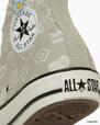 【CONVERSE×可哀想に！コラボシューズ／ALL STAR PT HI/KAWAISOUNI!】アッパー全体にキャラクターとオールスターがコラージュされています