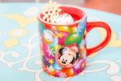【TDL限定】ディズニー・クリスマスのスーベニアカップはオーナメントに映るミッキー&フレンズがキュート♪