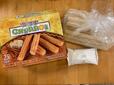 【コストコ TIO PEPE'S CHURROS】箱を開けると透明のビニール袋に入ったチュロスとブラウンシュガーがたっぷり♪