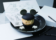モノクロバーガー 1,800円(税込1,980円)|ディズニー100周年「The Wonder Movie CAFE」