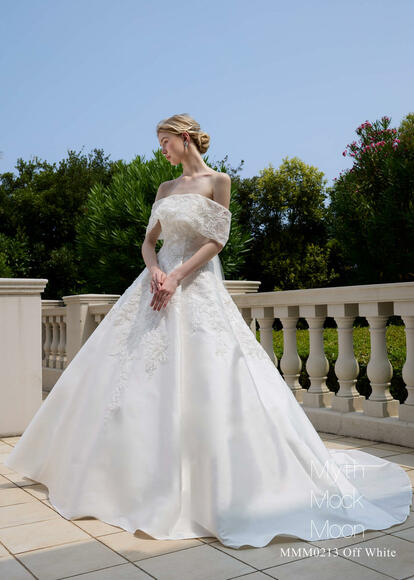 可憐な大人美、満開♪「唯一無二のヒロインドレス」人気3ブランドの