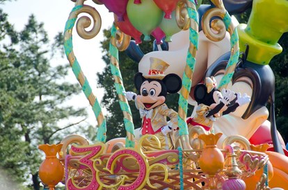 TDL】最前列は見えにくい!? 期間限定『ハピネス・イズ・ヒア』ミッキー