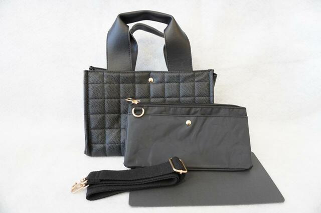 バッグ、ポーチ、ショルダーストラップ、底板の4点セット