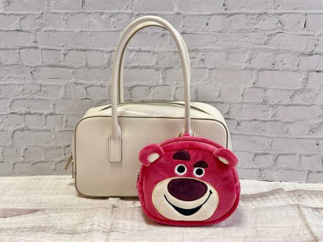 ミニバッグにつけてみました。大きいロッツォのお顔がかわいい〜!