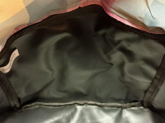 内側はPVC貼加工が施されており丈夫な作り！