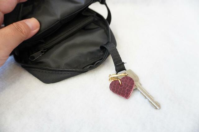 キーリング付きで鍵が迷子にならない【mozすっきり収納できる！多機能スマホショルダーバッグ】