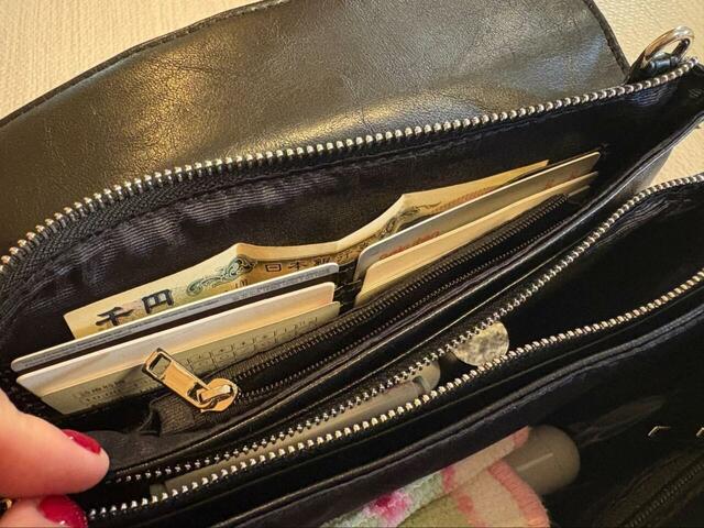 【niko and... オリジナルマルチポケットお財布ショルダーバッグ】すべて余裕で入りました！カードポケットは6つ付いています