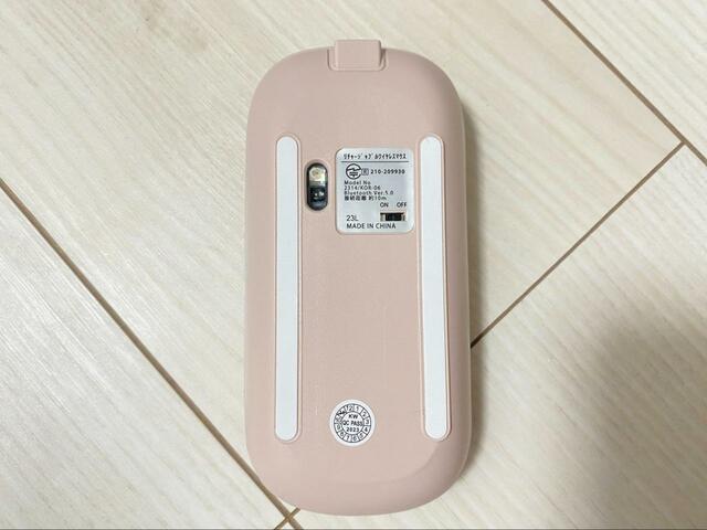 【3COINS リチャージャブルワイヤレスマウス】マウスの底面でオンオフできます