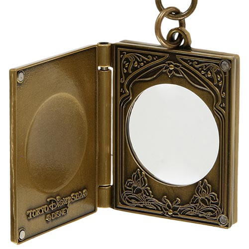 キーチェーン 1,900円｜「ファンタジースプリングス」をテーマにしたグッズ｜販売店舗：東京ディズニーシー「エンポーリオ」｜発売日：2024年4月8日（月）