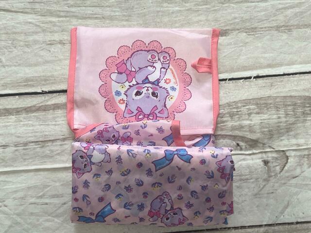 ポケットに向かって下から3等分に折りたたみ…